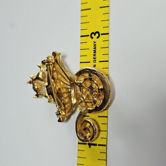 Vintage Gold Tone Faux Pearl Wheel Barrel of Flowers Pin Brooch - Picture 6 of 11